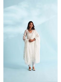 Roze - Naira White Kurta with Pant and Dupatta (Set of 3)