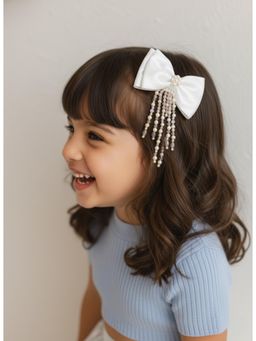 Choko - Elegant White Christmas Bow Hair Clip with Pearl Tassels