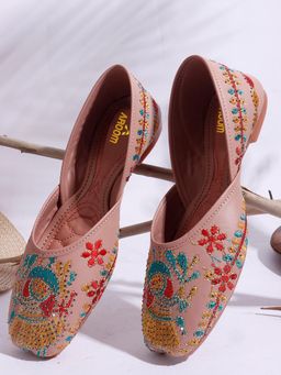 Aroom - Pink Elegant Embroidered Juttis