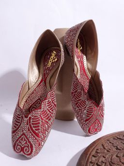 Aroom - Maroon Elegant Embroidered Ethnic Juttis