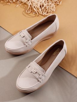 Aroom - Women Cream Classic Loafers