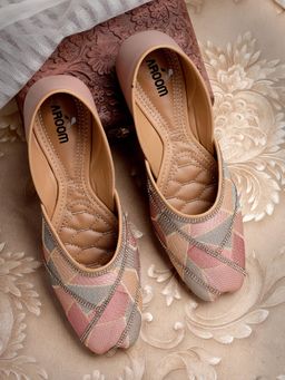 Aroom - Pink Trendy Embroidered Women Ethnic Juttis