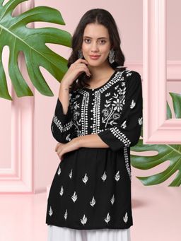 PARAMOUNT CHIKAN - Black Ethnic Motifs Embroidered Lucknowi Chikankari Kurti