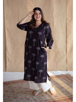 The Indian Ethnic Co. - Charcoal Straight Ajrakh Hand Block Printed Cotton Kurta