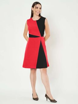 BRINNS - Red Colorblock Regular Knee Length Dress