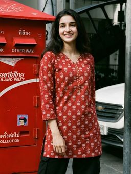 KAFTANIZE - Women Red Cotton Floral Short Kurti