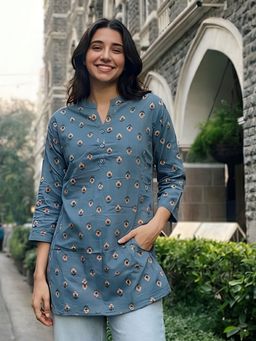 KAFTANIZE - Women Blue Cotton Floral Short Kurti