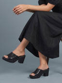 Black color option, Currently selected