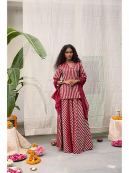 Raas Life - Amala Maroon Chanderi Solid V Neck Kurta