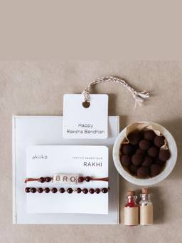 Akiiko - Deep Bonds Rakhi With Chocolate