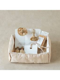 Akiiko - Heart Of Gold: Rakhi Gift Tray With Rakhi