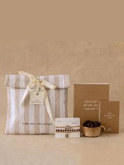 Akiiko - Beige Make Art Creative Rakhi With Pouch And Chocolate