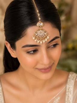 Shop Naymee - Gold Opulent Charm Polki and Kundan Maang Tikka