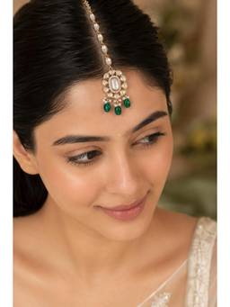 Shop Naymee - Green Regal Emerald Kundan Polki Maang Tikka