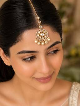 Shop Naymee - Gold Delicate Charm Polki and Kundan Maang Tikka