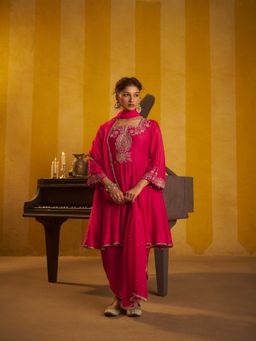 Hirika & Dhruti - Women's Ethnic Pink Embroidered Kurta with Dhoti & Dupatta