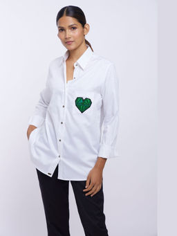 Pallavi Swadi - Emerald Geometric Heart White Shirt