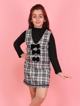 Cutecumber - Girls Black and White Plaid Bow Front Pinafore Dress Full Sleeve