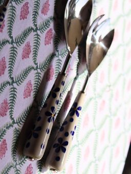WEAVING HOMES - A Floral Summer Serving Cutlery (Set Of 2)