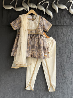 THE WISHING CLOSET - Girls Grey Printed Kurta with Dhoti & Dupatta (Set of 3)