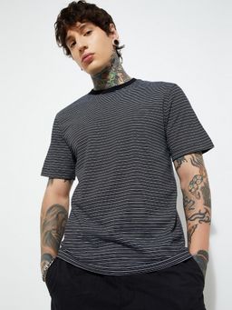 max - Urb_N Striped Black T-Shirt