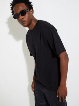 max - Urb_N Relaxed Fit Solid Black T-Shirt
