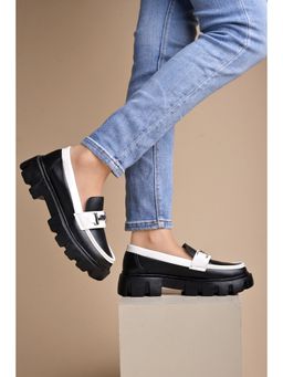 Shoetopia - Front Buckle Detailed Black Loafers for Women & Girls