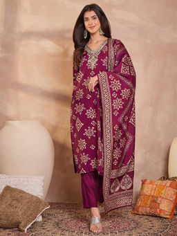 Vaamsi - Purple Silk Blend Printed Floral Kurti With Pant & Dupatta