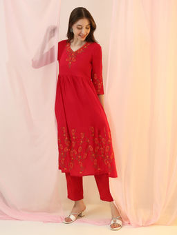 Globus - Red Rayon Embroidered Floral Kurta With Pants