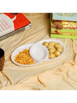 Ceradeco - CDI Set of 4 White Solid Oval Shaped Platter With Dip Bowls