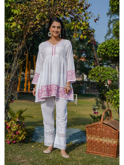 HOUSE OF KARI - Cotton Chikankari Kurti In White