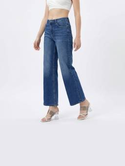 SKIIE STREET - Women Wearing Blue High-Rise Wide-Leg Jeans