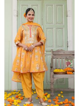 FREYAA - Mustard V-Neck Regular Kurta Pant With Dupatta