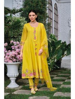 FREYAA - Yellow Round Neck Regular Kurta Pant With Dupatta