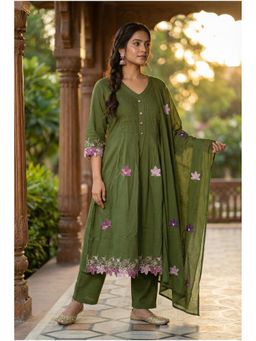 FREYAA - Green V-Neck Regular Kurta Pant With Dupatta