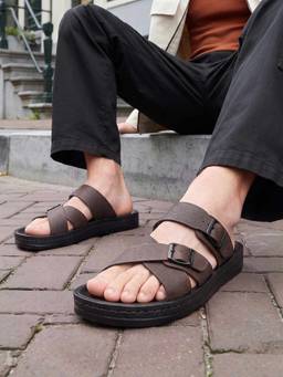 Mochi - Men Brown Casual Sandals