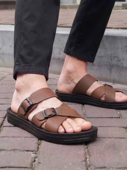 Mochi - Men Brown Casual Sandals