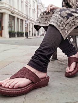 Metro - Women Maroon Casual Sandals