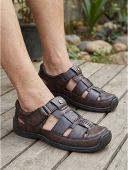 Carlton London - Men Brown Textured Leather Fisherman Sandals