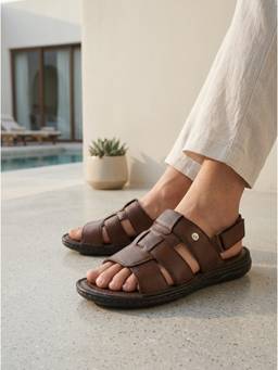 Carlton London - Men Brown Textured Comfort Sandals