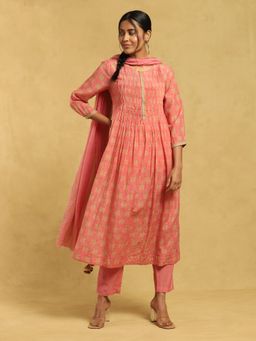 Ritu Kumar - Peach Floral Print Pintuck Style Kurta with Pants Dupatta and Inner (Set of 4)