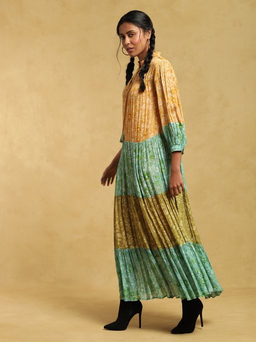 green emerald velvet dress Ritu Kumar Green Embroidered Kurta Dress – Saris and Things