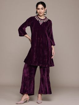 Aarke Ritu Kumar - Wine Embroidered Three Fourth Sleeves Kurta With Pant