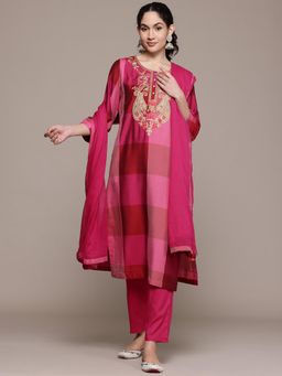 Aarke Ritu Kumar - Pink Round Neck Kurta With Pant And Dupatta