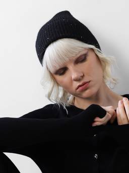 ONLY - Women's Solid Regular Fit Black Beanie