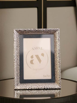 Aarvi Decor - Silver Metal Hammered Luxe Tabletop Decorative Photo Frame