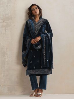 trueBrowns - Navy Blue Velvet Floral Embroidered Kurta with Pant and Dupatta (Set of 3)