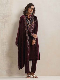 trueBrowns - Purple Velvet Embroidered Sequined Kurta with Pant and Dupatta (Set of 3)
