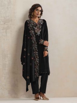 trueBrowns - Black Velvet Floral Embroidered Kurta with Pant and Dupatta (Set of 3)