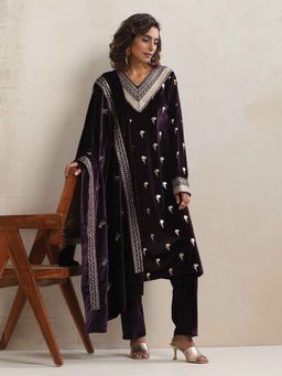 trueBrowns - Purple Velvet Embroidered Sequined Kurta with Pant and Dupatta (Set of 3)